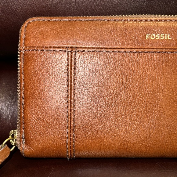 Fossil Leather Logan Zip Around Clutch - Picture 2 of 16